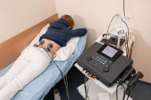 Elektroforézis előírni, hogy a betegek a kezelés a deréktáji fájdalom, illetve gyulladás
